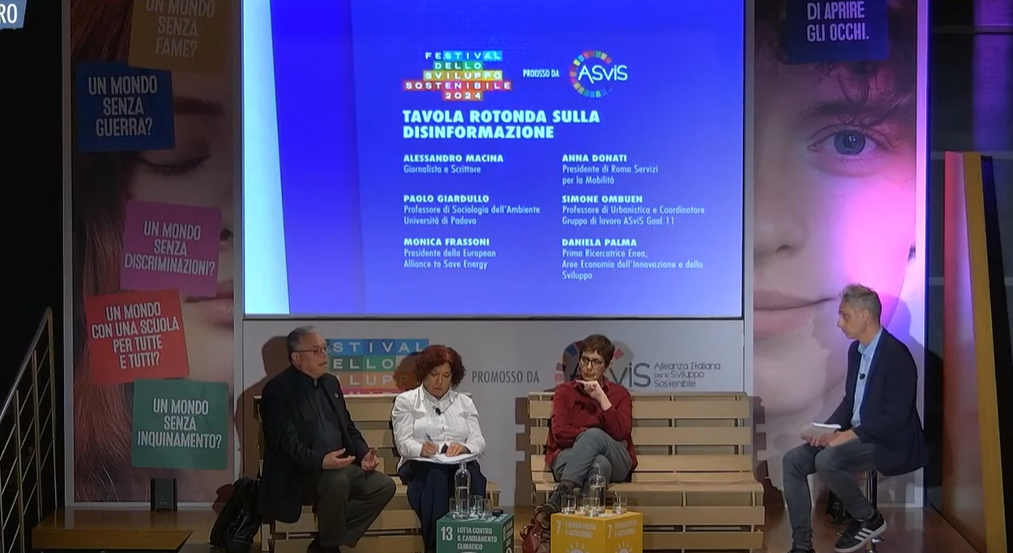 Disinformazione climatica è la punta dell’iceberg di enormi interessi economici 