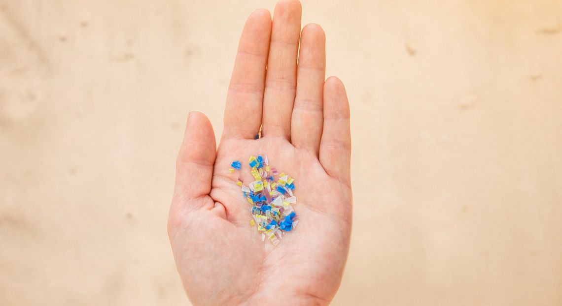 L’8% delle microplastiche europee negli oceani proviene da tessuti sintetici