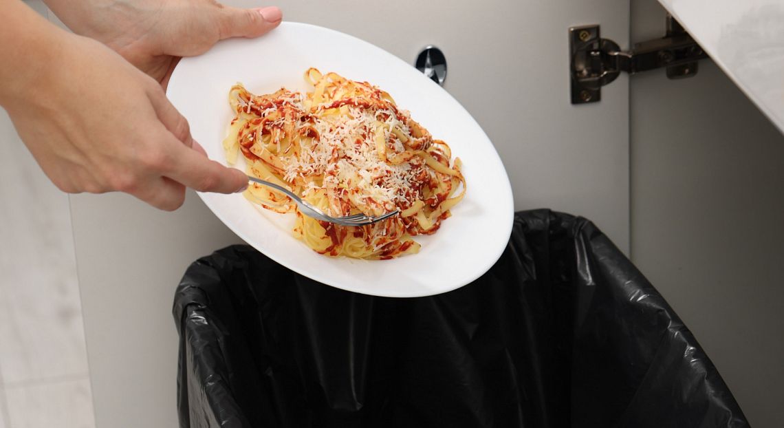 Un quinto del cibo sprecato nel mondo, mentre 783 mln di persone soffrono la fame 