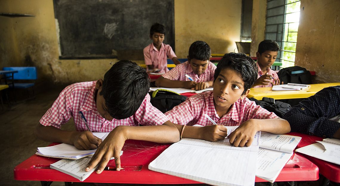 Accesso all’istruzione, quasi un quinto dei giovani non può andare a scuola